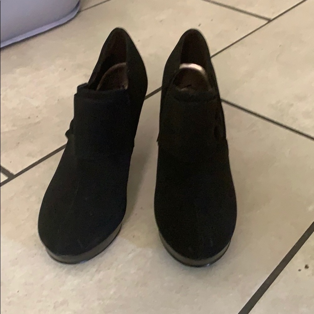 Fioni New! Size 8 but more of a size 8 1/2. Black